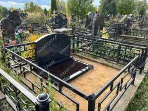 Горизонтальный памятник, семейный памятник